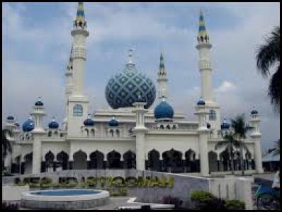 Herliyan Saleh Terawih Perdana Di Mesjid Istiqomah Bengkalis